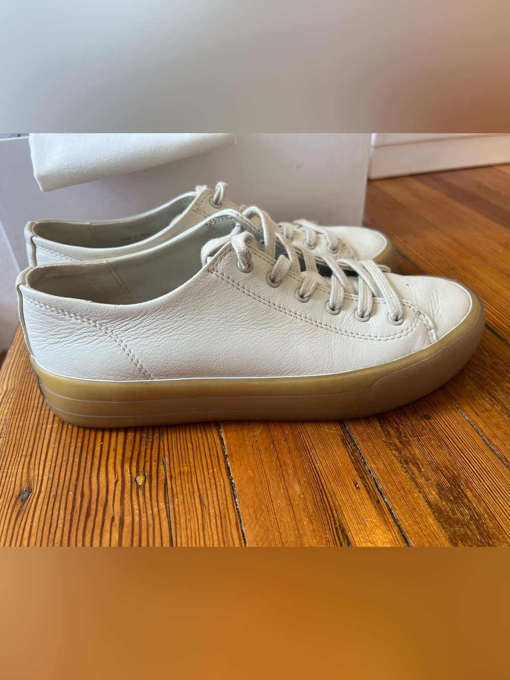 Vince White Leather Low-Top Sneakers with Gum Sole